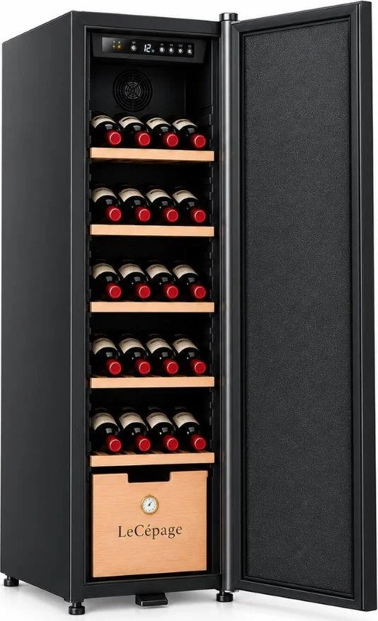 Cave à vin Le Cépage AGCV70PPN porte ouverte avec clayettes en hêtre et caisse en bois